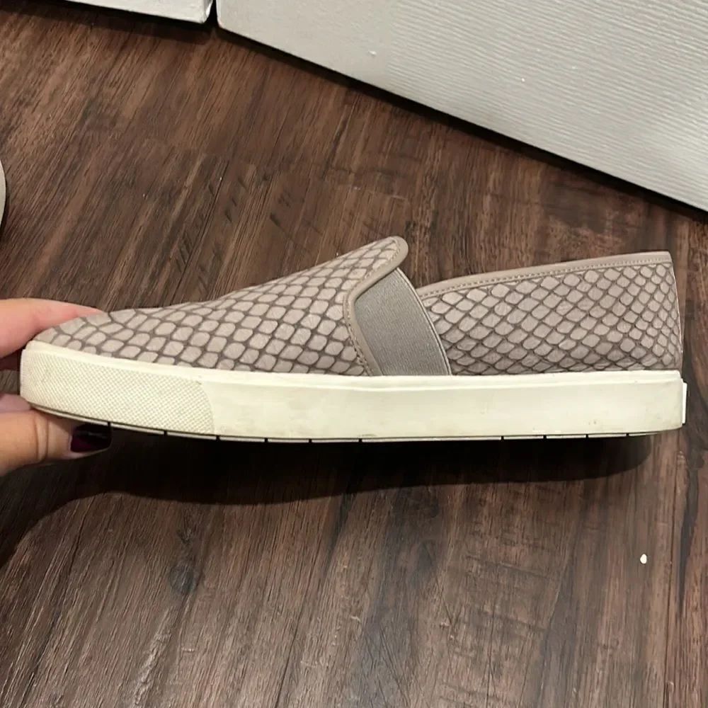 Vince Gray Snakeskin Sneakers, Size 8.5 - Picture 6 of 12